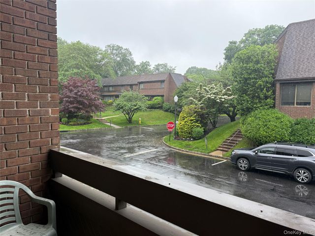 15 Oldfield Road 15, Roslyn, NY 11576