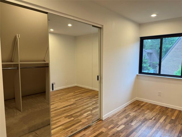 15 Oldfield Road 15, Roslyn, NY 11576