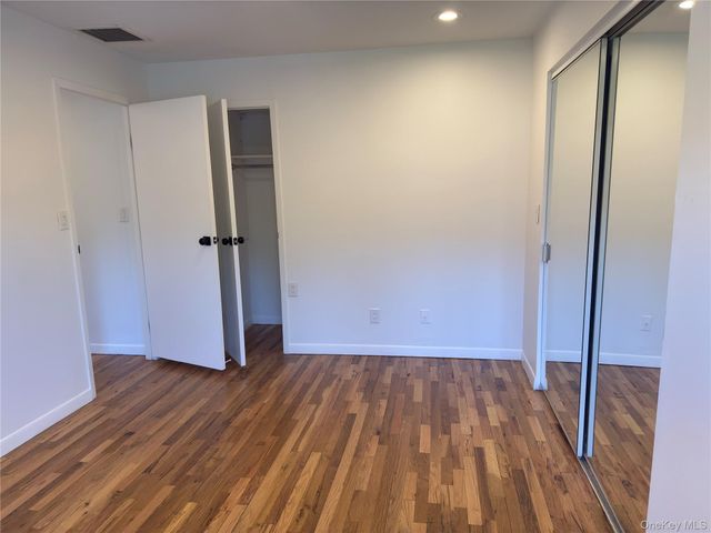 15 Oldfield Road 15, Roslyn, NY 11576