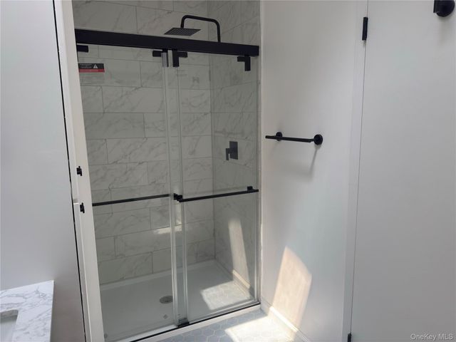 15 Oldfield Road 15, Roslyn, NY 11576