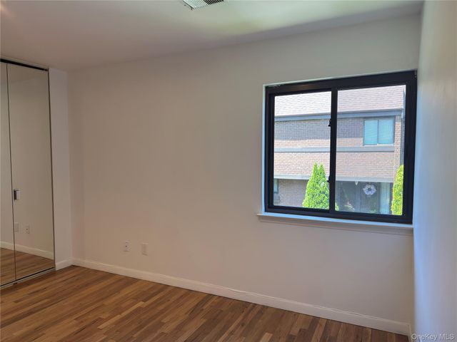 15 Oldfield Road 15, Roslyn, NY 11576