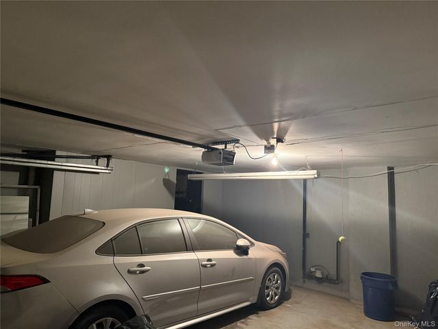 15 Oldfield Road 15, Roslyn, NY 11576