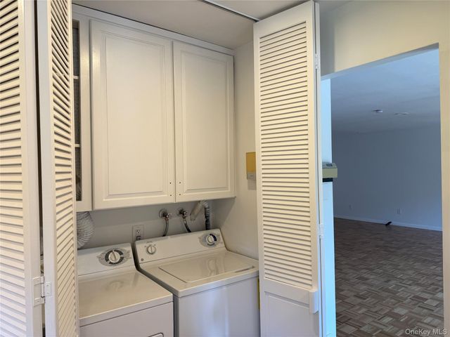 15 Oldfield Road 15, Roslyn, NY 11576