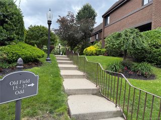 15 Oldfield Road 15, Roslyn, NY 11576
