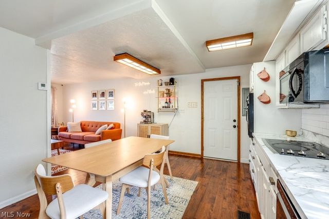 22 Van Doren Drive, Cuyahoga Falls, OH 44221