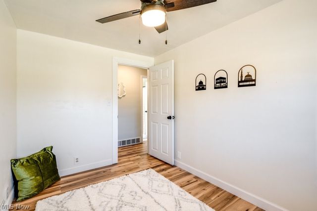 22 Van Doren Drive, Cuyahoga Falls, OH 44221