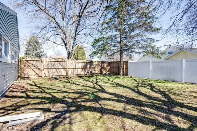 22 Van Doren Drive, Cuyahoga Falls, OH 44221