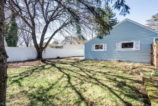 22 Van Doren Drive, Cuyahoga Falls, OH 44221