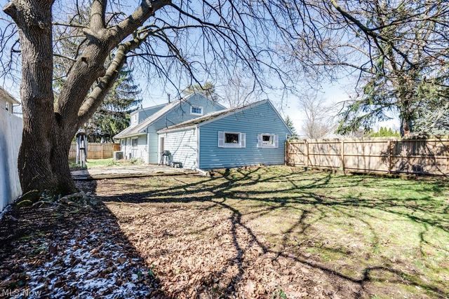 22 Van Doren Drive, Cuyahoga Falls, OH 44221