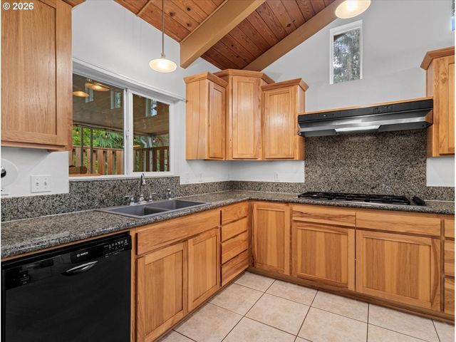 3088 Se CAMWAL Dr, Hillsboro, OR 97123