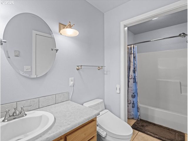 3088 Se CAMWAL Dr, Hillsboro, OR 97123