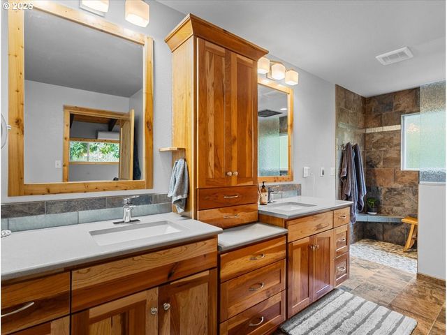 3088 Se CAMWAL Dr, Hillsboro, OR 97123