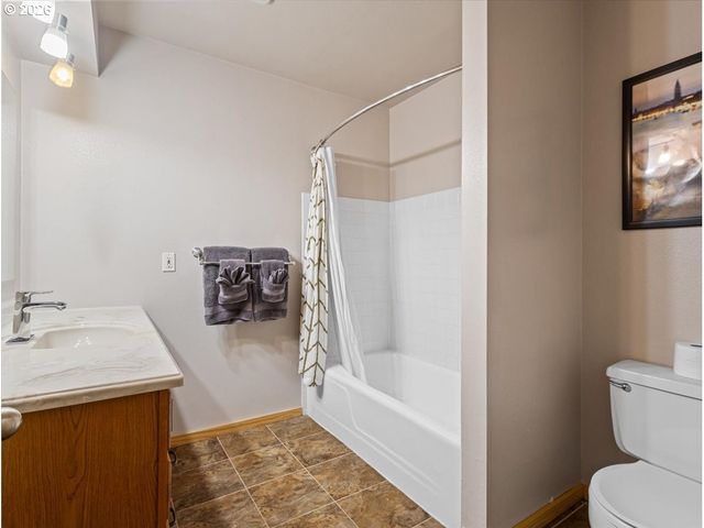 3088 Se CAMWAL Dr, Hillsboro, OR 97123