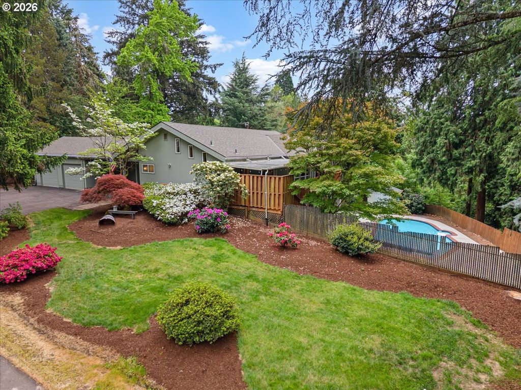 3088 Se CAMWAL Dr, Hillsboro, OR 97123
