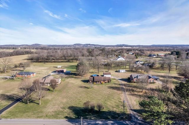 2222 Tindell Ln, Columbia, TN 38401