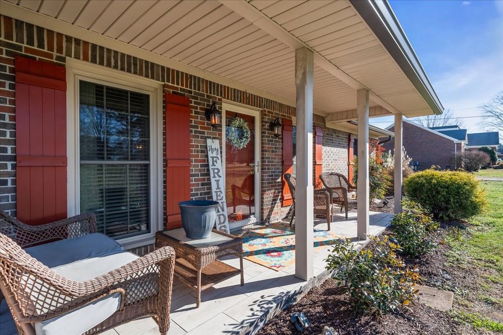 2222 Tindell Ln, Columbia, TN 38401