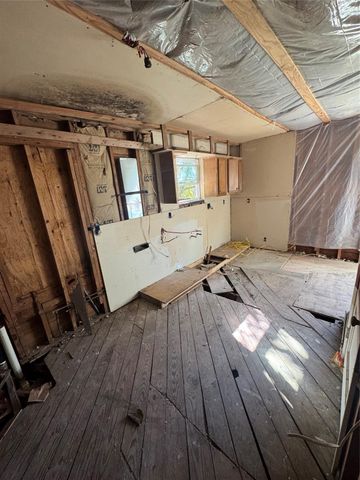 1139 7th Avenue N, Texas City, TX 77590