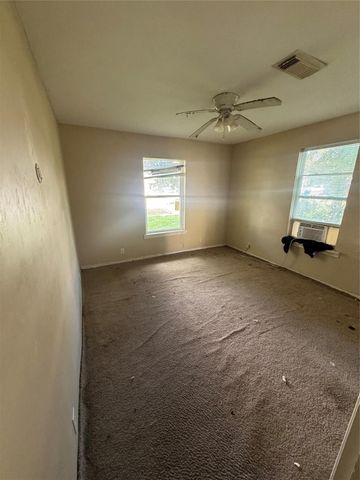 1139 7th Avenue N, Texas City, TX 77590