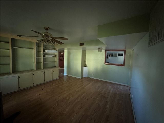 1139 7th Avenue N, Texas City, TX 77590