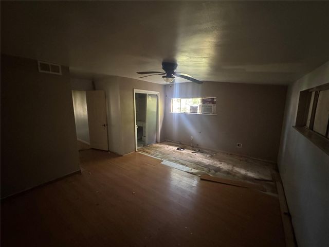 1139 7th Avenue N, Texas City, TX 77590