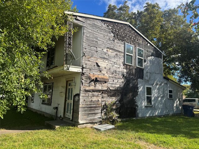 1139 7th Avenue N, Texas City, TX 77590