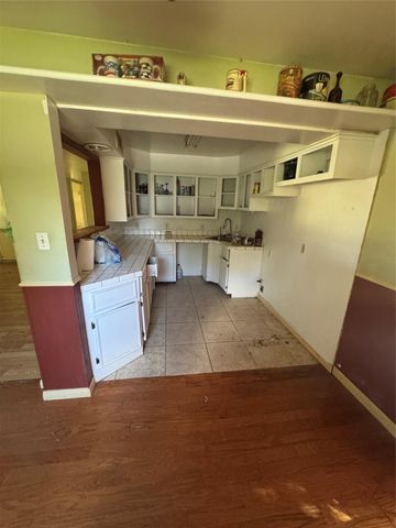 1139 7th Avenue N, Texas City, TX 77590