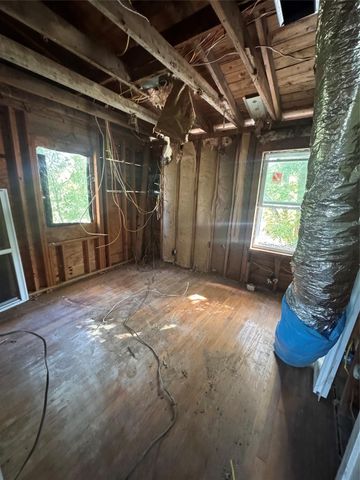 1139 7th Avenue N, Texas City, TX 77590