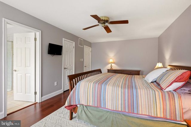 18 OXFORD DR, Sewell, NJ 08080