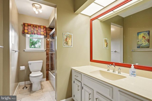 18 OXFORD DR, Sewell, NJ 08080