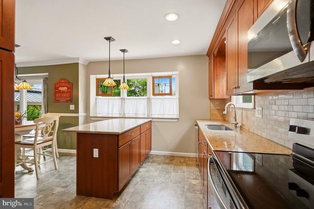 18 OXFORD DR, Sewell, NJ 08080