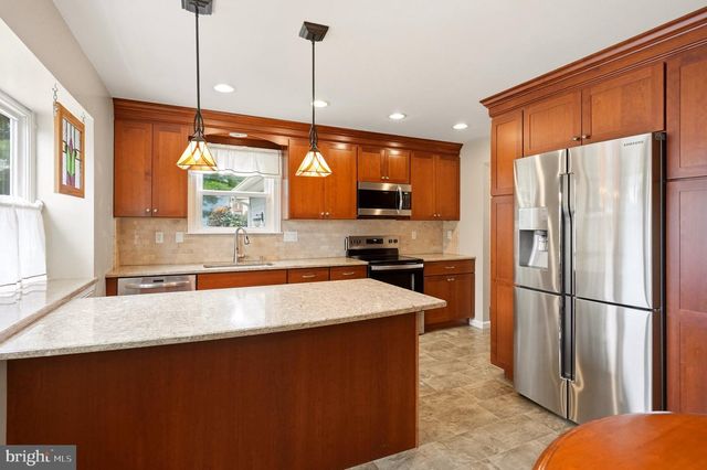 18 OXFORD DR, Sewell, NJ 08080