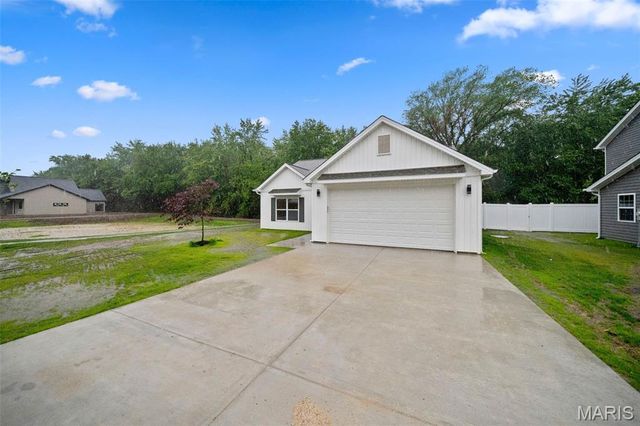 105 Jimmy H Drive, Jonesburg, MO 63351