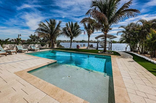 658 BAYSHORE DRIVE, Tarpon Springs, FL 34689