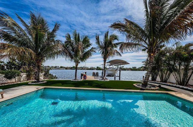 658 BAYSHORE DRIVE, Tarpon Springs, FL 34689