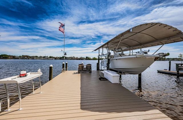 658 BAYSHORE DRIVE, Tarpon Springs, FL 34689