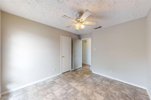 2711 Heritage Colony Drive, Webster, TX 77598