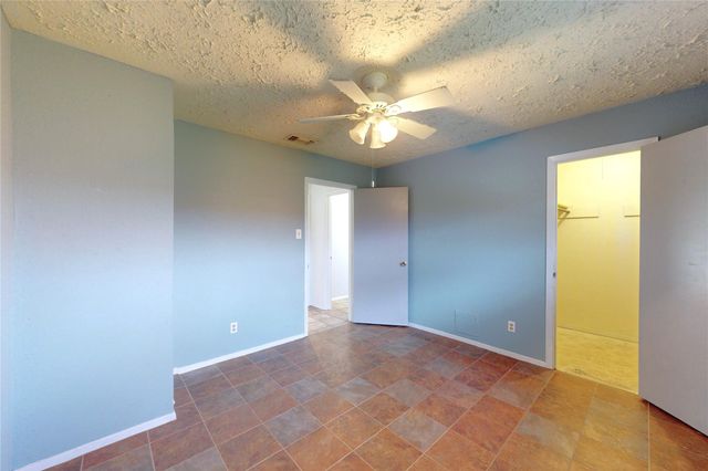 2711 Heritage Colony Drive, Webster, TX 77598