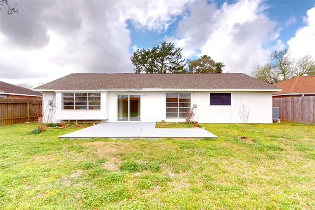 2711 Heritage Colony Drive, Webster, TX 77598