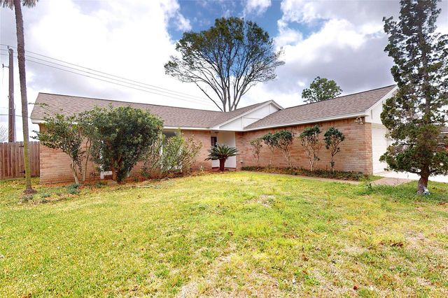 2711 Heritage Colony Drive, Webster, TX 77598