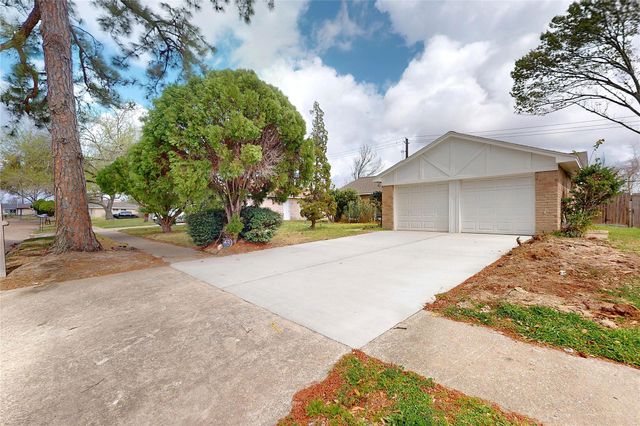 2711 Heritage Colony Drive, Webster, TX 77598