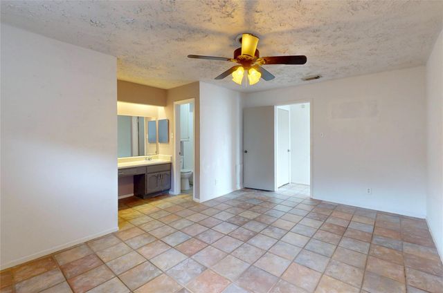 2711 Heritage Colony Drive, Webster, TX 77598