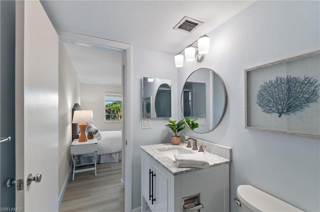 570 12th AVE S 570, Naples, FL 34102