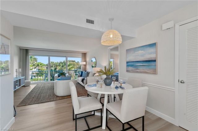 570 12th AVE S 570, Naples, FL 34102