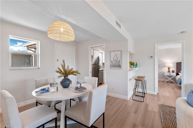 570 12th AVE S 570, Naples, FL 34102