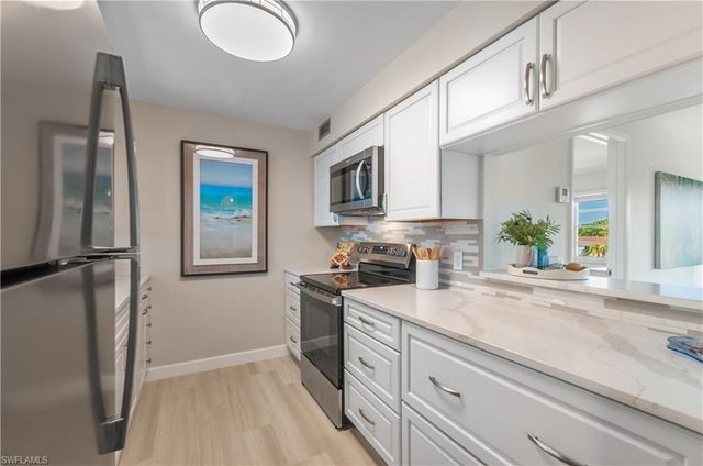 570 12th AVE S 570, Naples, FL 34102