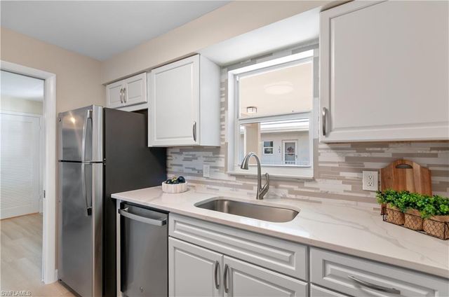 570 12th AVE S 570, Naples, FL 34102