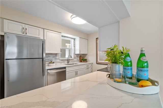 570 12th AVE S 570, Naples, FL 34102