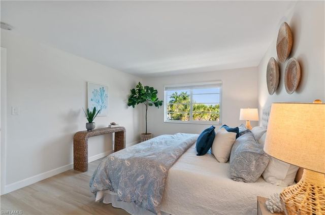 570 12th AVE S 570, Naples, FL 34102