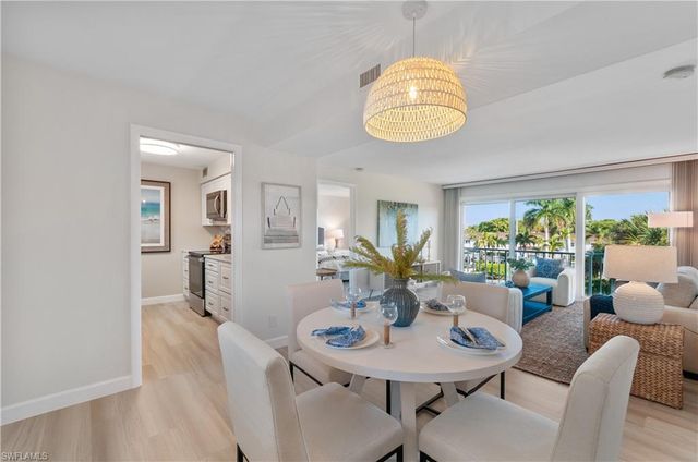 570 12th AVE S 570, Naples, FL 34102