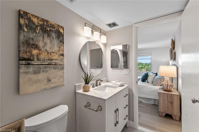 570 12th AVE S 570, Naples, FL 34102